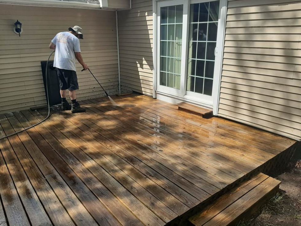 040 G Deck Pressure Washing Staining by ACME