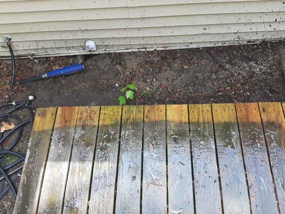 047 G Deck Pressure Washing Staining by ACME