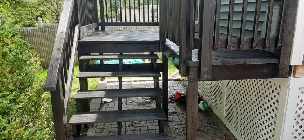 060 G Deck Pressure Washing Staining by ACME