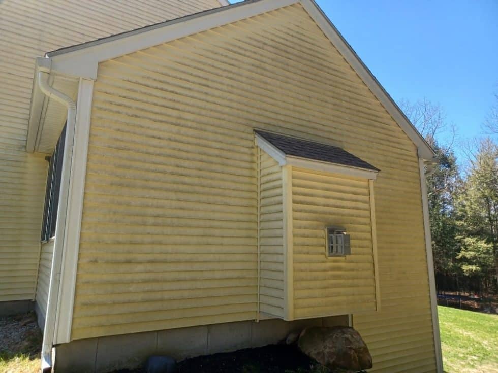 067a G House Vinyl Siding Cleaning by ACME