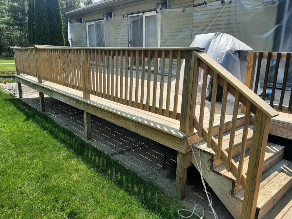 086 G Deck Pressure Washing Staining by ACME