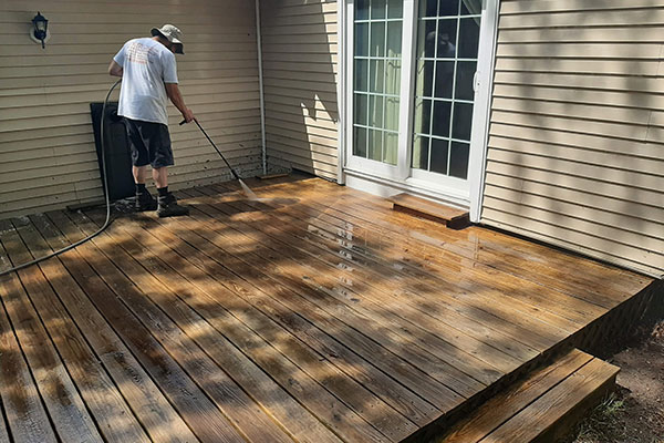 Deck cleaning matched to the boards